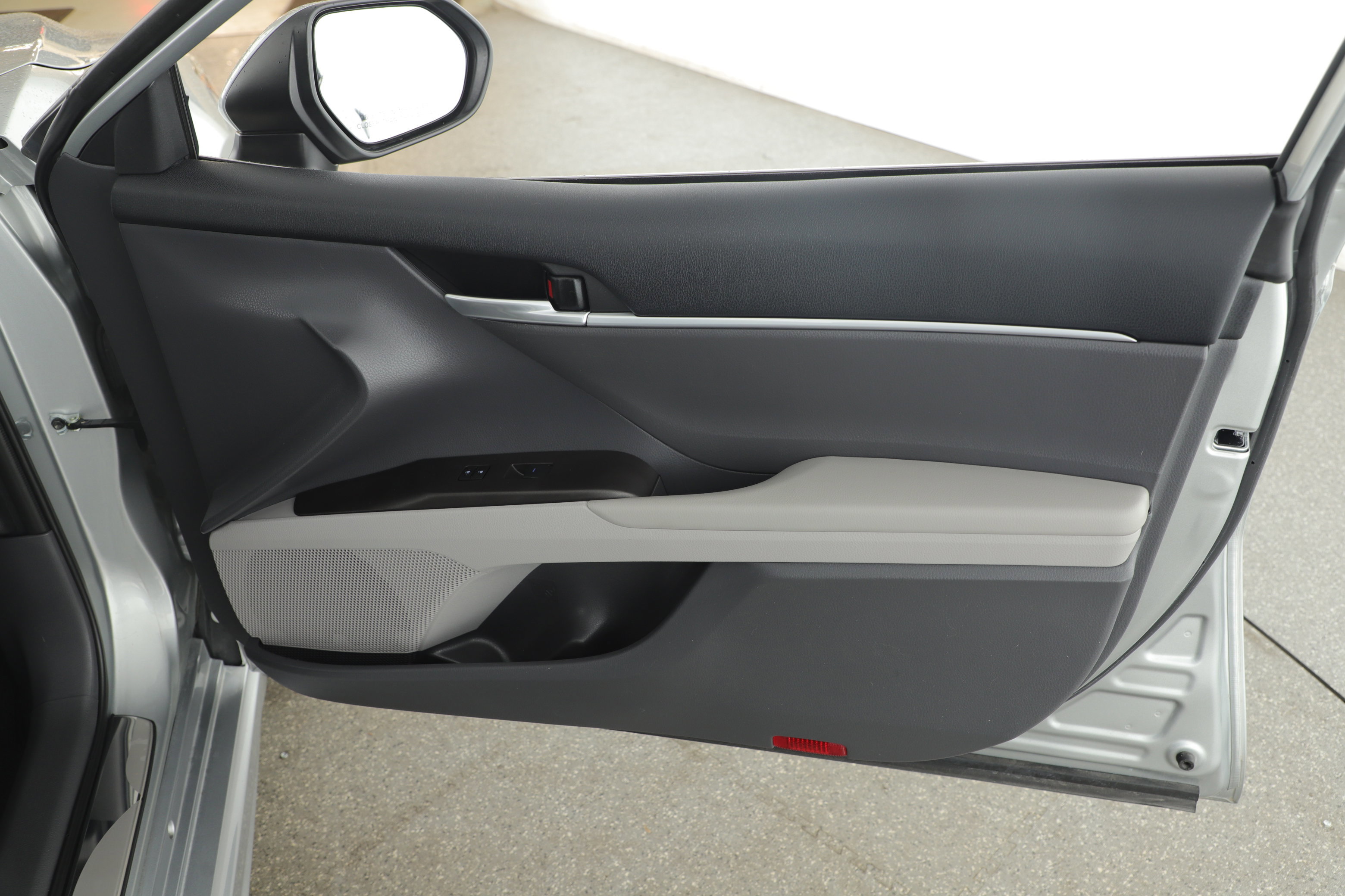 Used 2023 Toyota Camry SE image 14