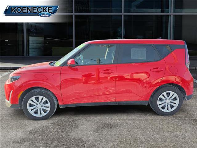 Used 2025 Kia Soul LX image 2