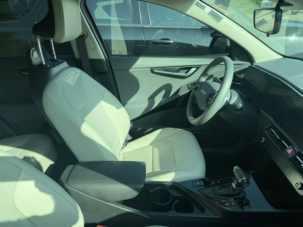 Used 2023 Kia Niro EX FWD image 8