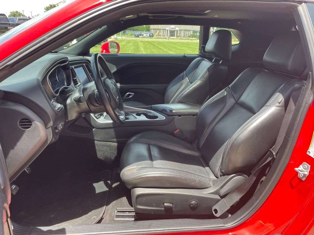 Used 2022 Dodge Challenger SXT w/ Plus Package RWD image 8