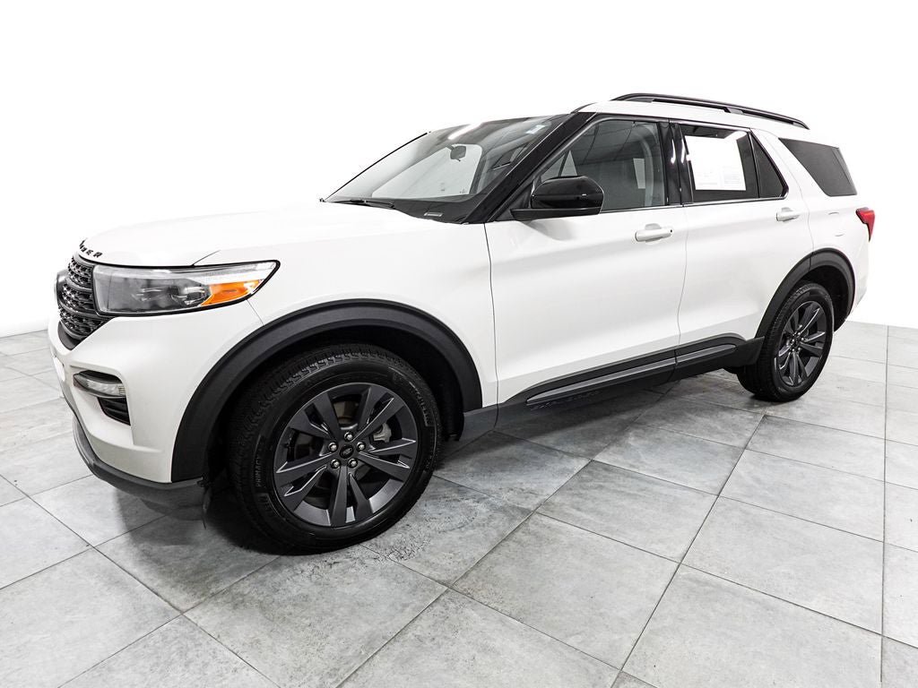 Certified 2024 Ford Explorer XLT w/ Equipment Group 202A AWD/4WD image 3