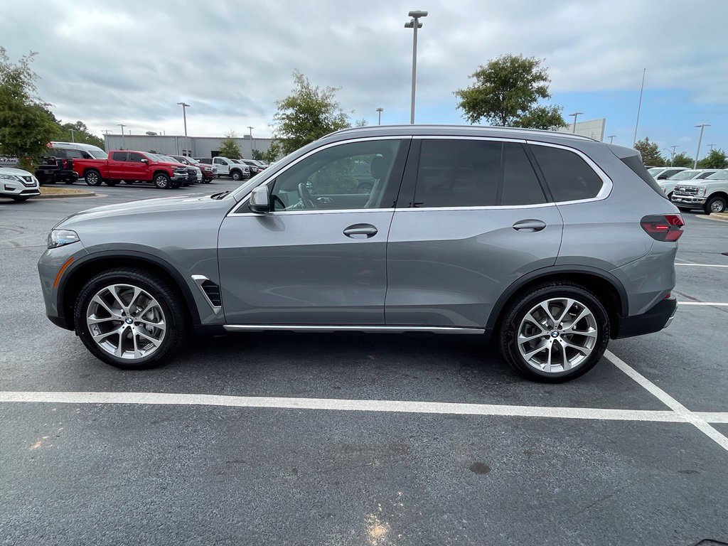 Used 2024 BMW X5 xDrive40i w/ Premium Package AWD/4WD image 4