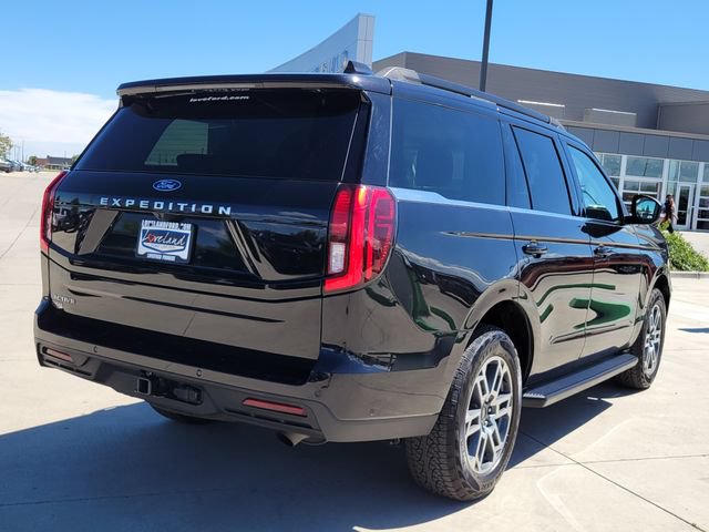 Certified 2025 Ford Expedition Active AWD/4WD image 3