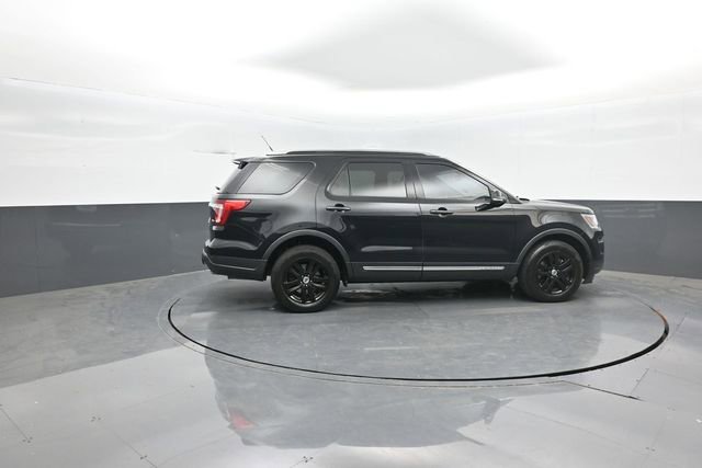 Certified 2018 Ford Explorer XLT w/ Equipment Group 201A AWD/4WD image 8