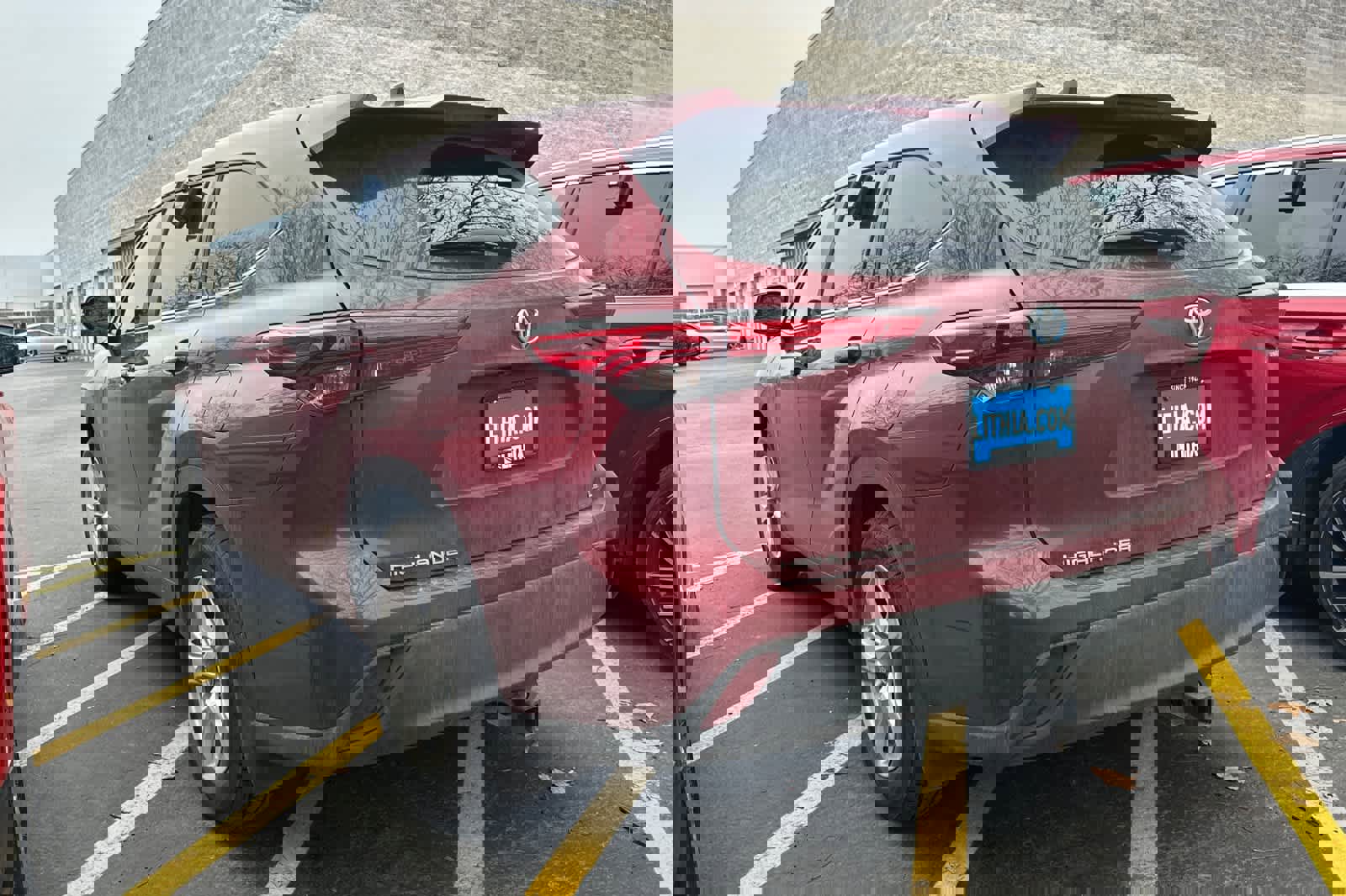 Used 2023 Toyota Highlander LE image 3