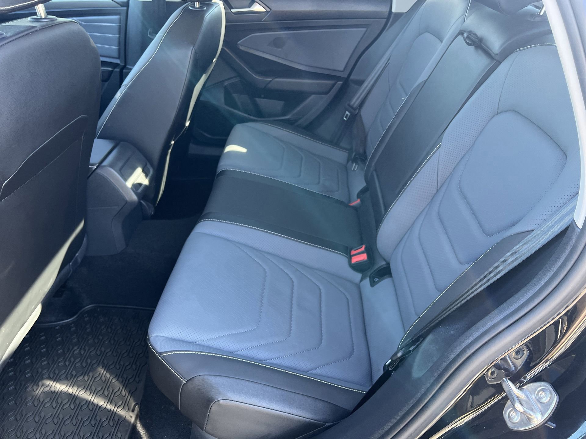 Used 2025 Volkswagen Jetta SEL image 27