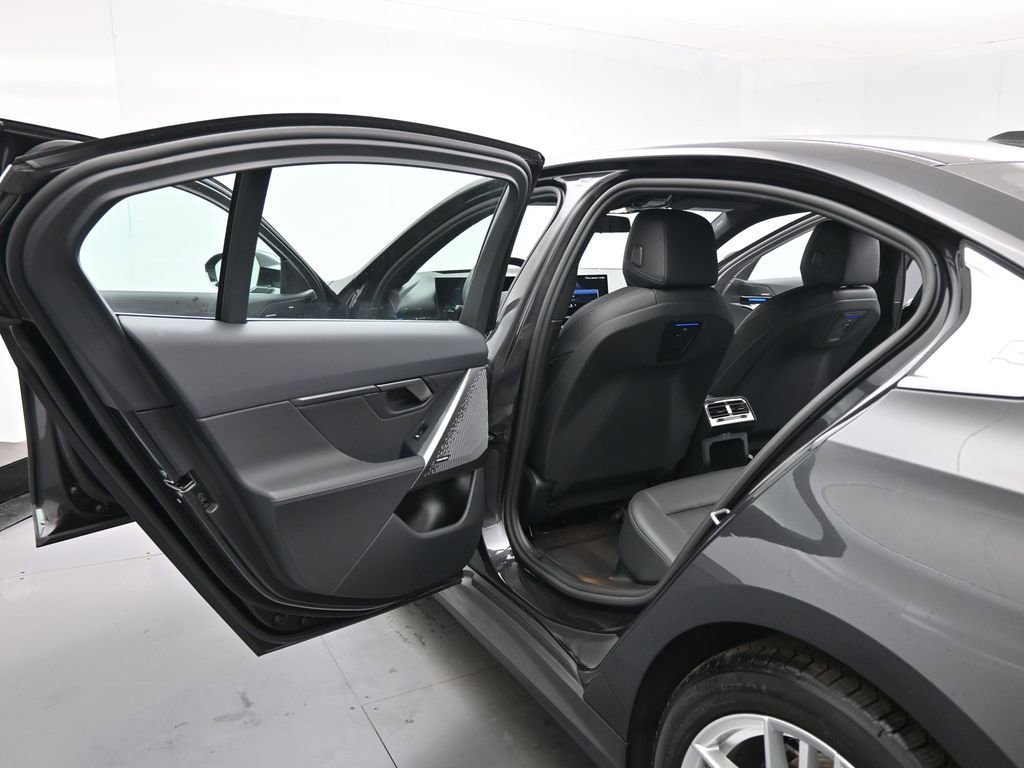 Used 2025 BMW 530i image 43