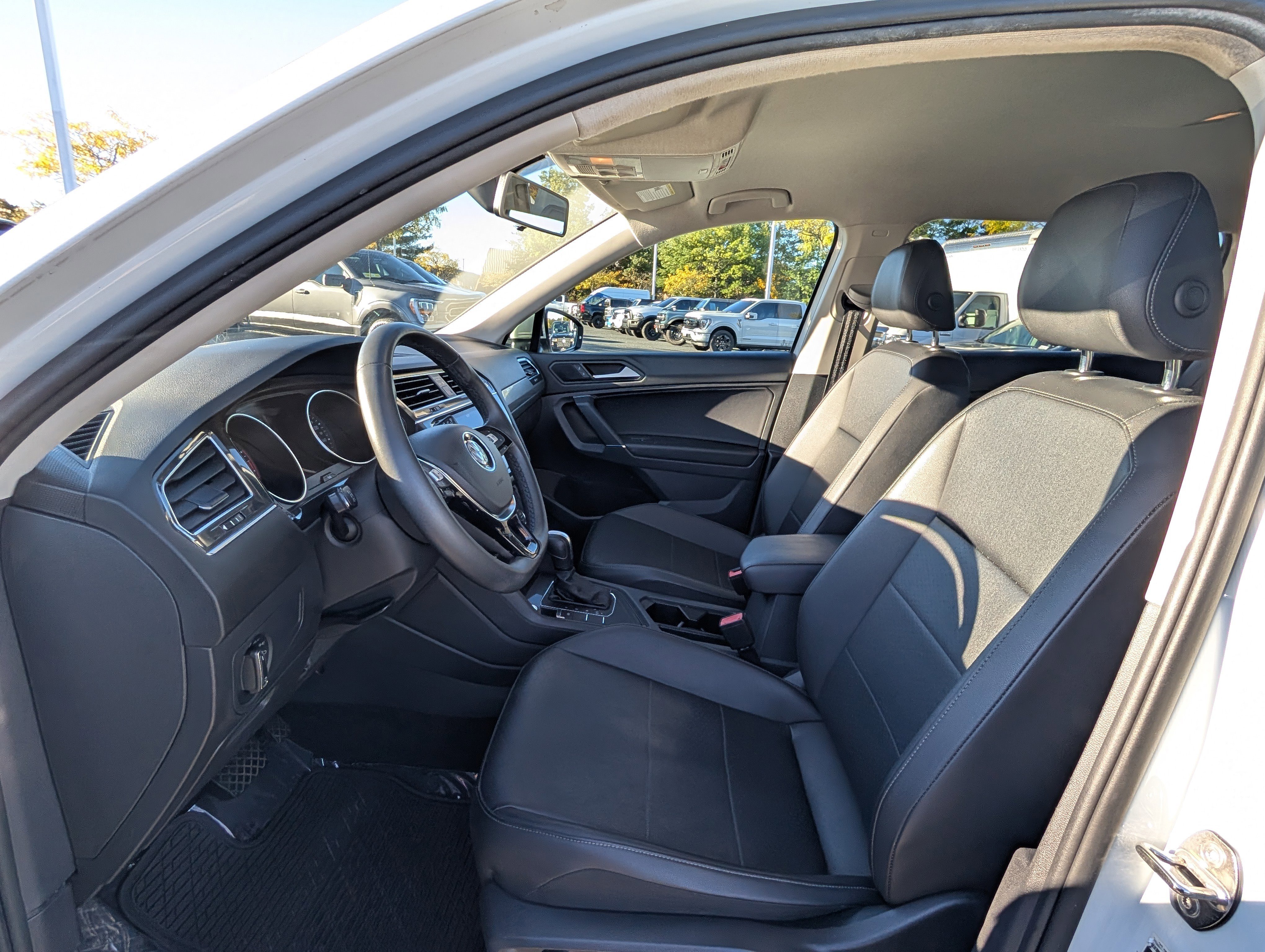 Used 2020 Volkswagen Tiguan SE image 15