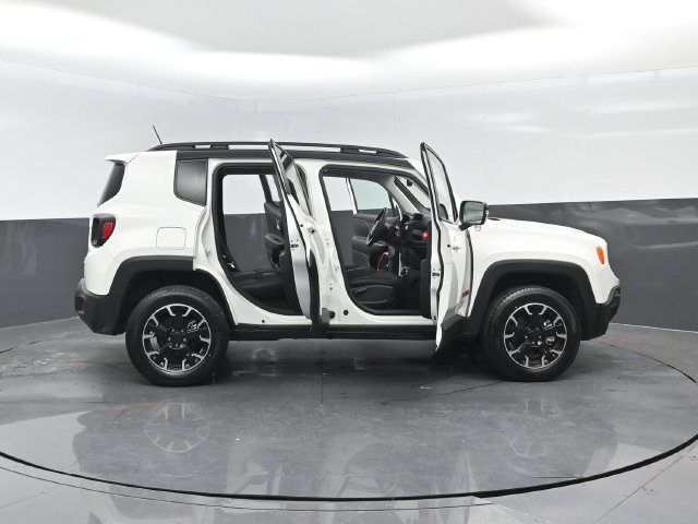 Used 2023 Jeep Renegade Trailhawk AWD/4WD image 32