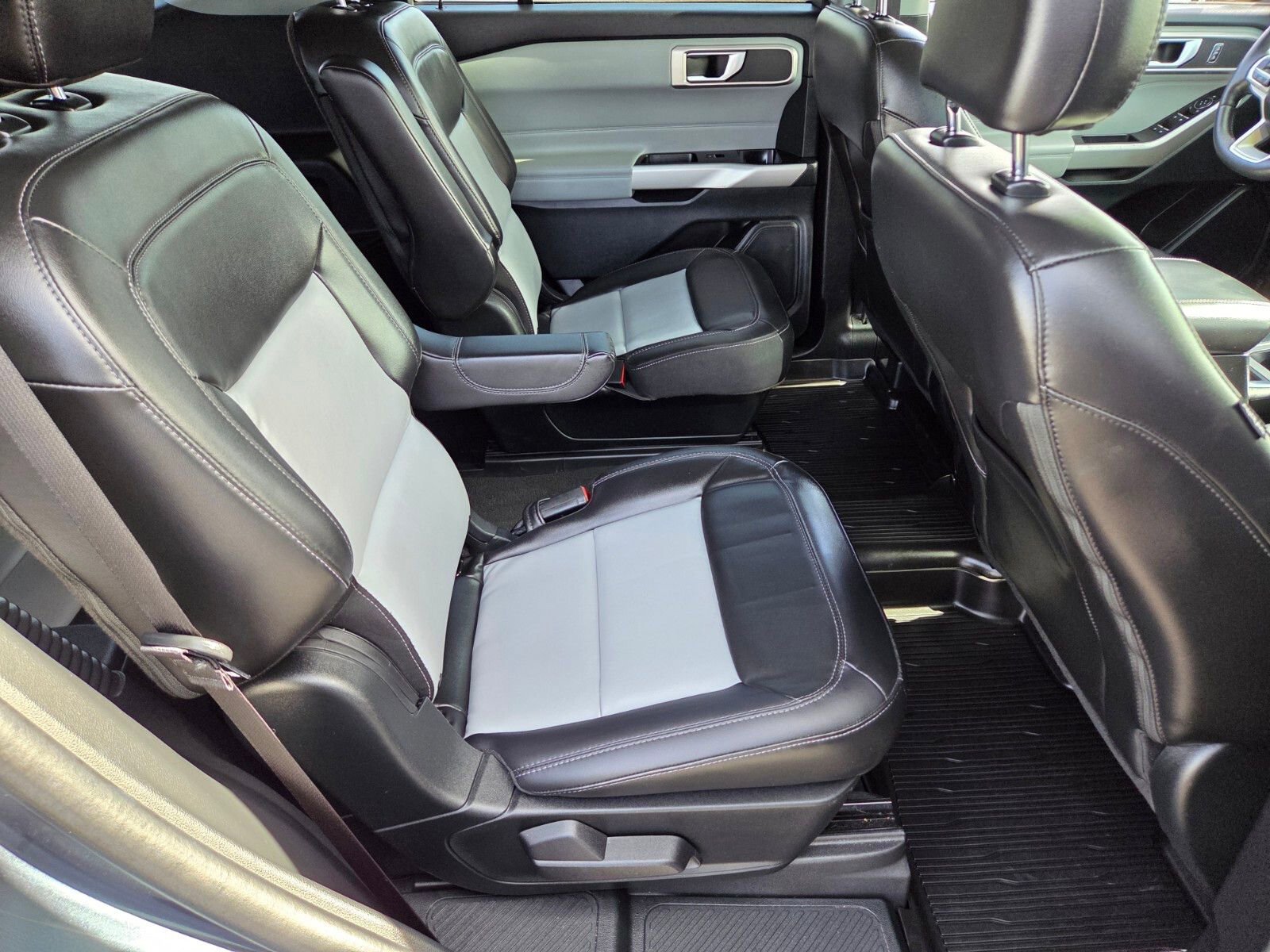 Certified 2023 Ford Explorer XLT w/ Equipment Group 202A RWD image 15