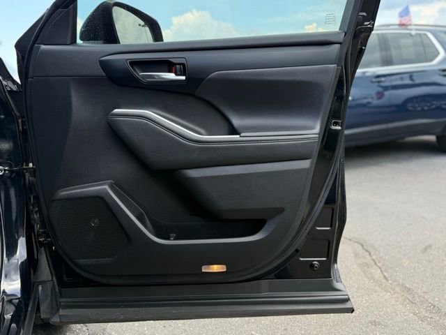 Used 2022 Toyota Highlander XSE image 30