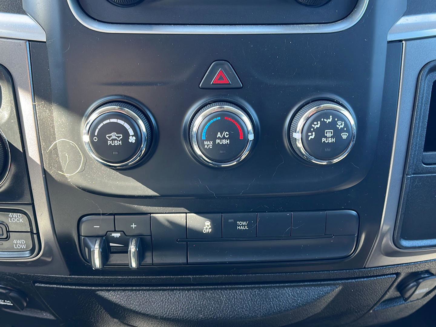 Used 2021 RAM 1500 Classic SLT image 27