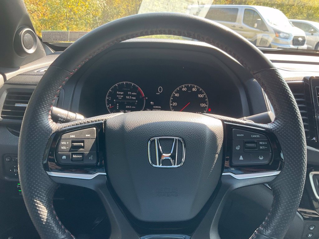 Used 2025 Honda Ridgeline Black Edition image 5