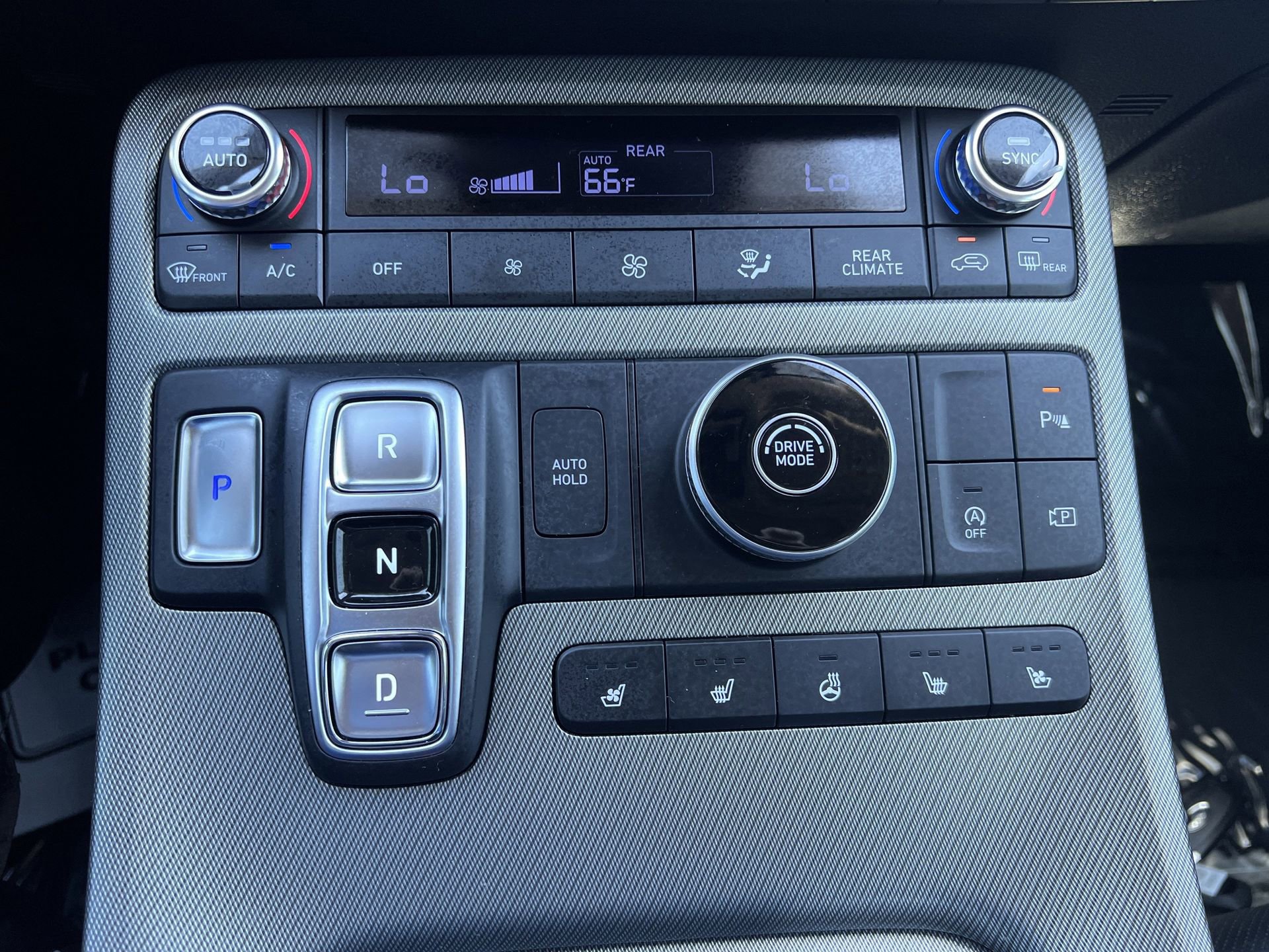 Used 2024 Hyundai Palisade SEL w/ Premium Package image 14