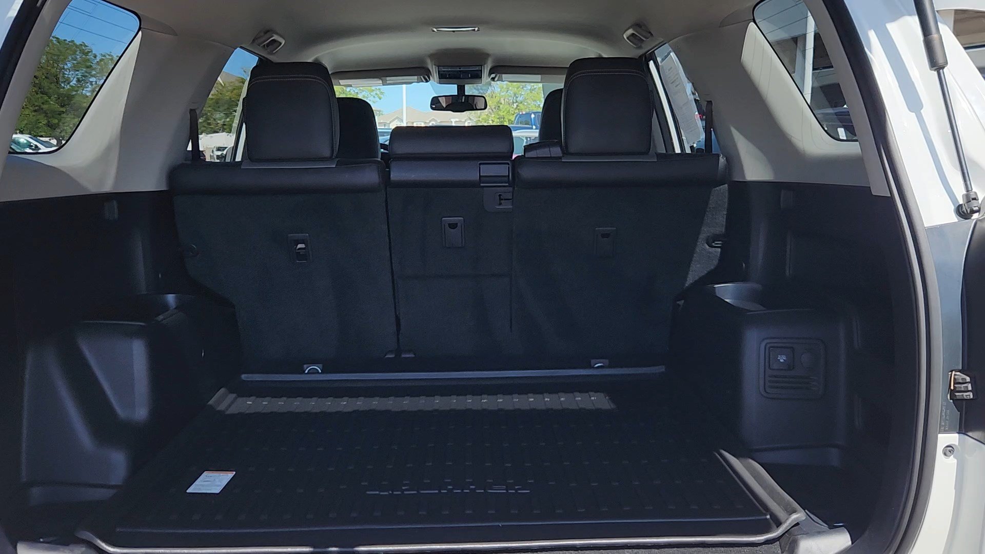 Used 2019 Toyota 4Runner SR5 Premium AWD/4WD image 38