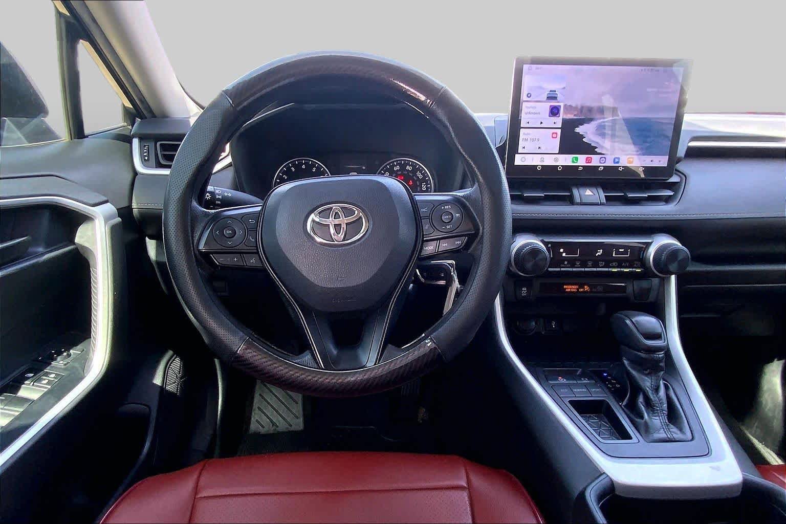 Used 2020 Toyota RAV4 LE FWD image 6