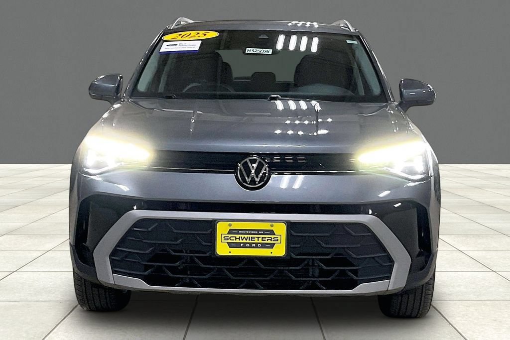 Used 2025 Volkswagen Taos SE AWD/4WD image 3
