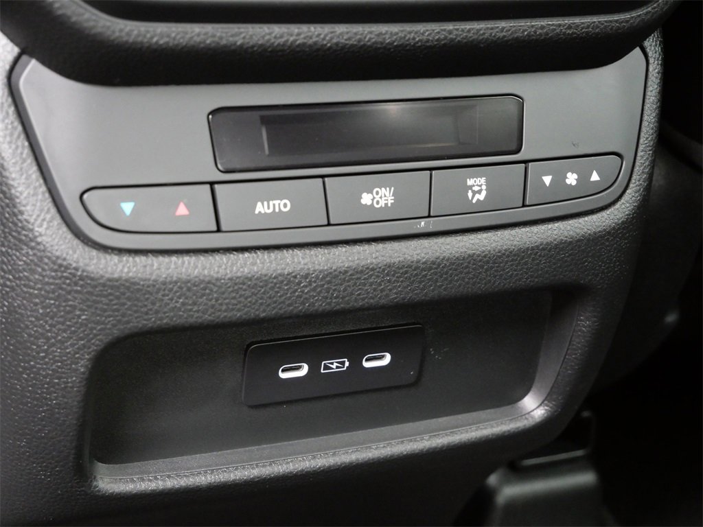 Used 2024 Honda Pilot Touring image 14