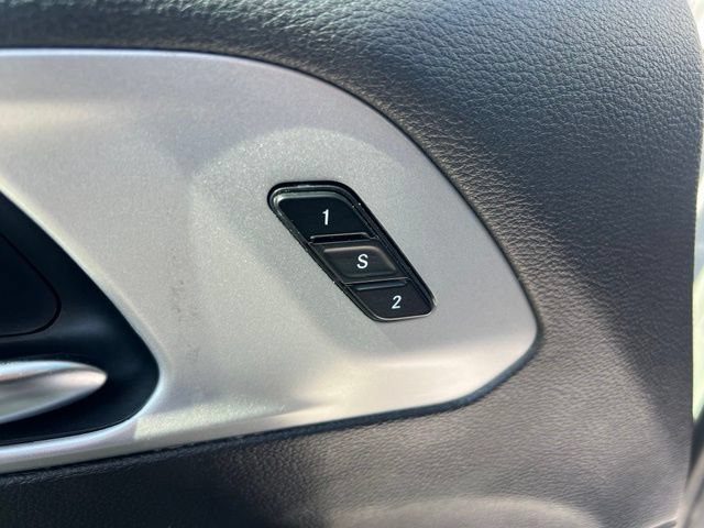 Used 2024 Chrysler Pacifica Limited FWD image 8