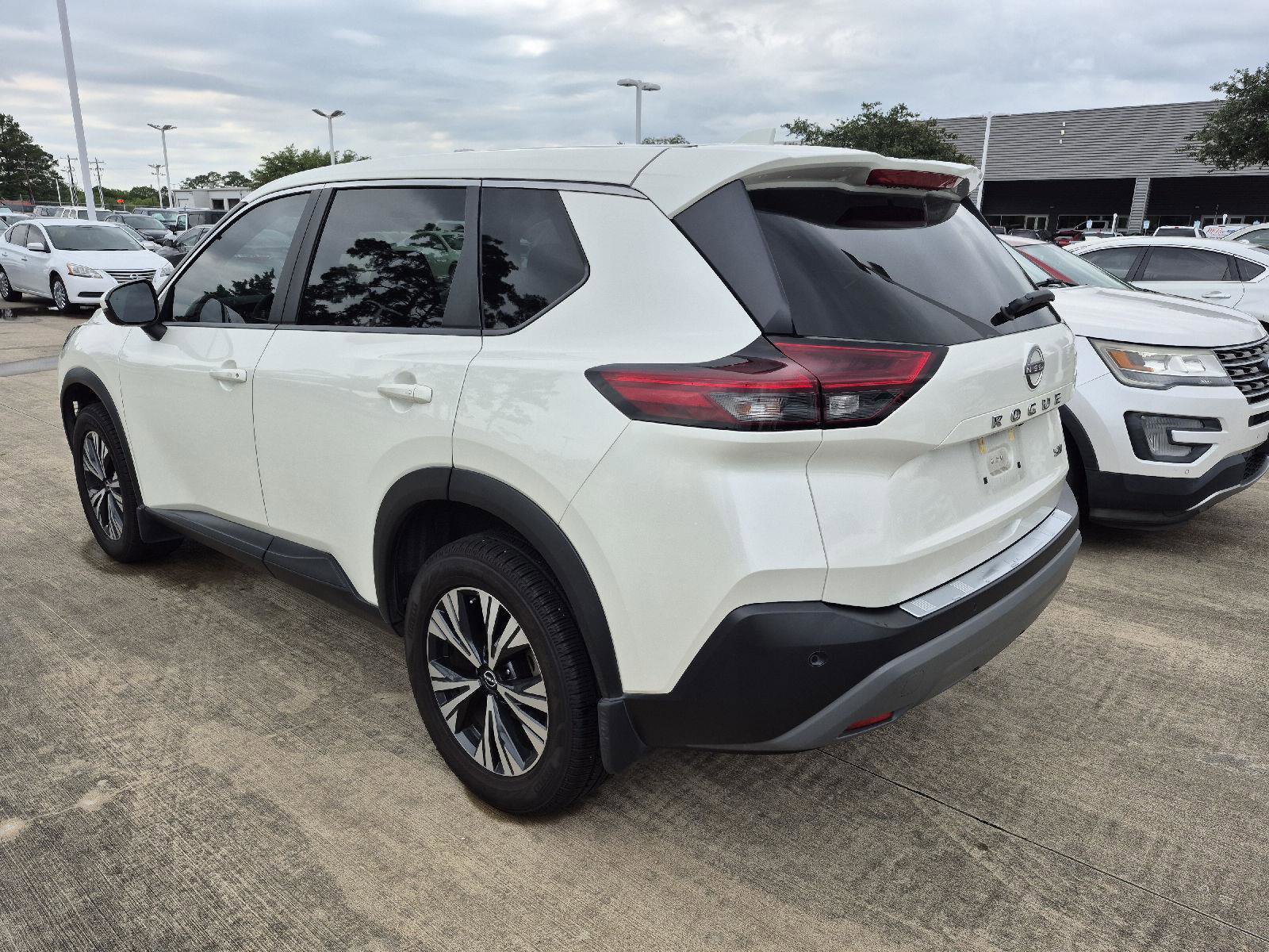 Used 2022 Nissan Rogue SV FWD image 4