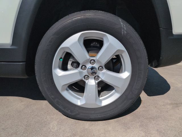 Used 2020 Jeep Compass Latitude w/ Cold Weather Group AWD/4WD image 11