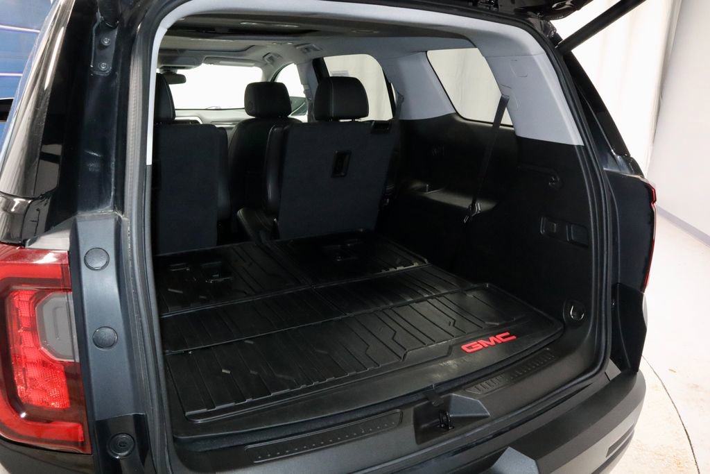 Used 2023 GMC Acadia SLT w/ Elevation Edition FWD image 13