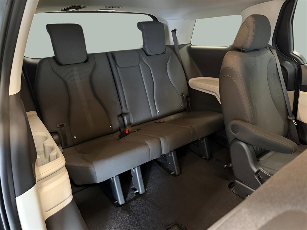 Used 2022 Kia Carnival LX image 26