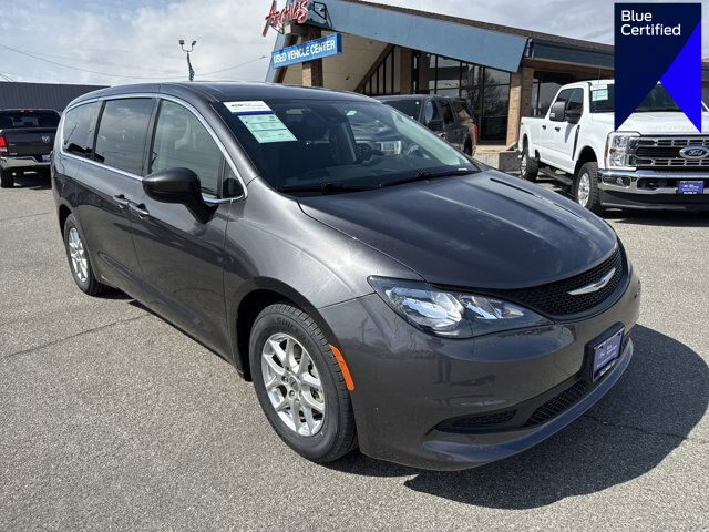 Used 2023 Chrysler Voyager LX image 1