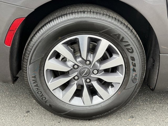 Used 2023 Chrysler Pacifica Touring-L image 51