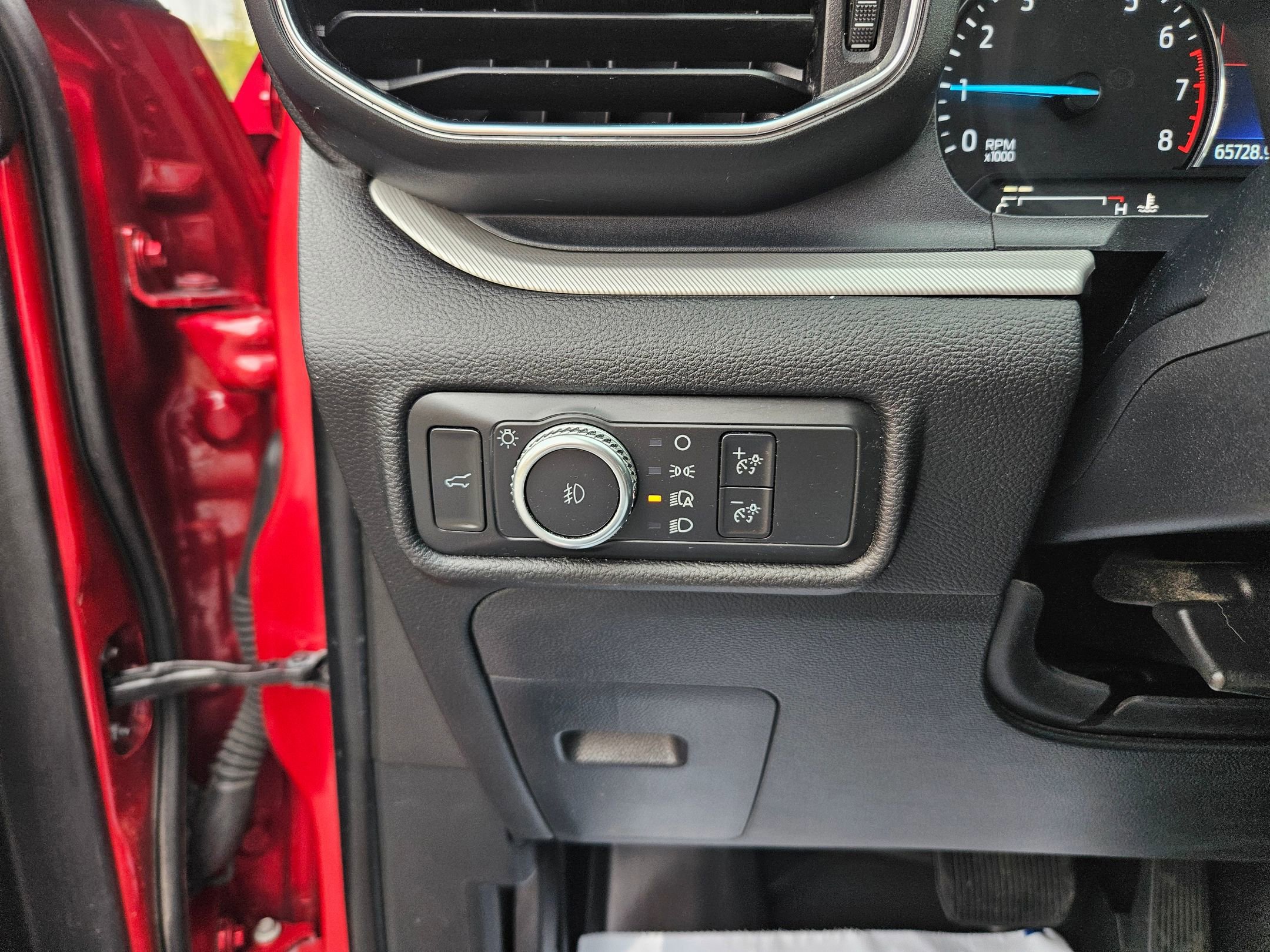 Certified 2022 Ford Explorer XLT w/ Equipment Group 202A image 16