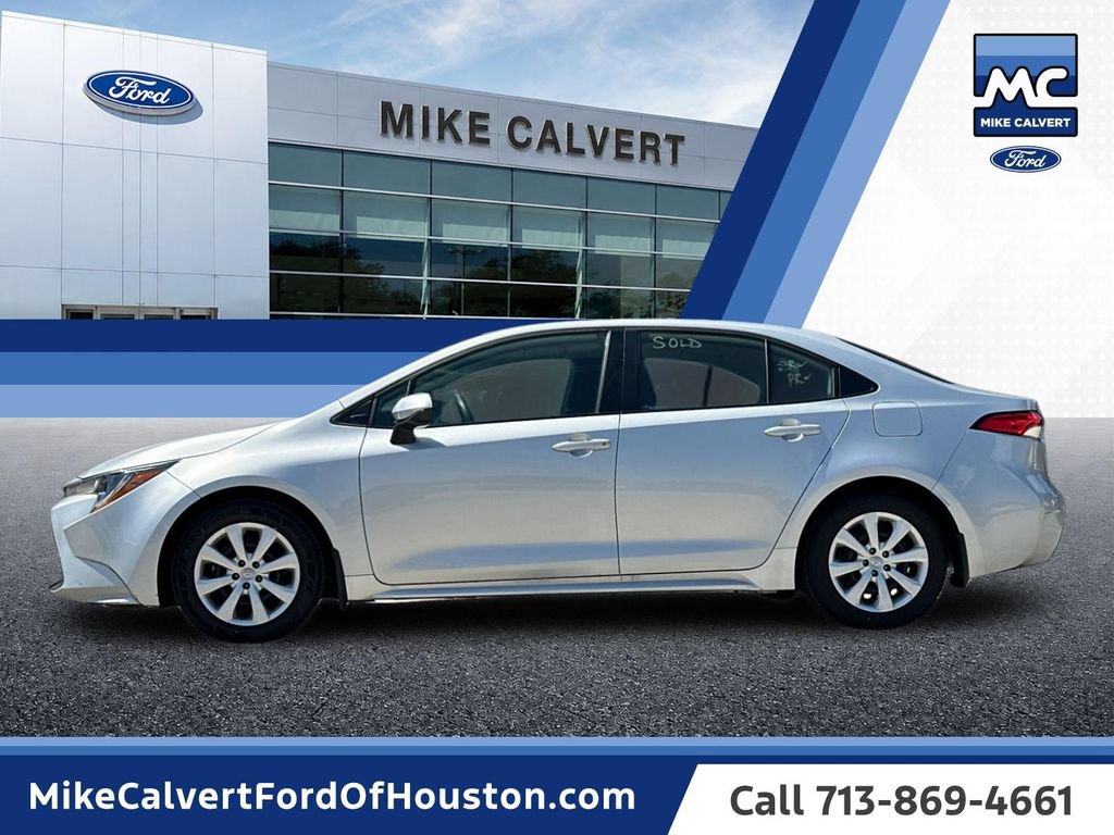 Used 2025 Toyota Corolla LE FWD image 2