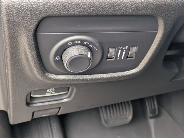 Used 2024 Jeep Grand Cherokee Altitude AWD/4WD image 15