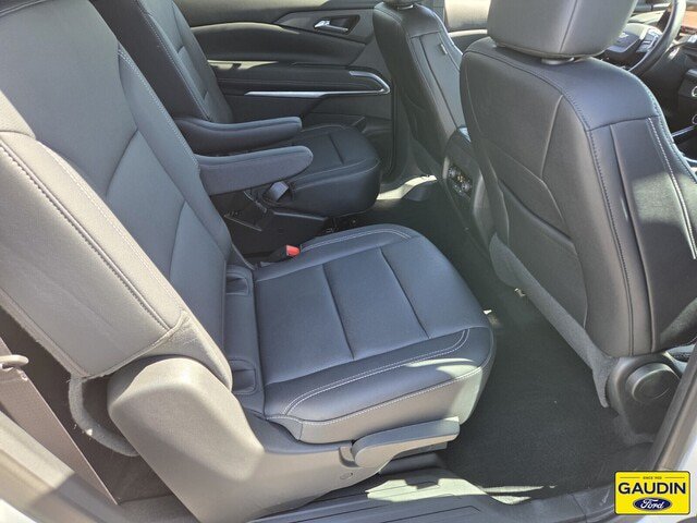 Used 2025 Chevrolet Traverse LT AWD/4WD image 16