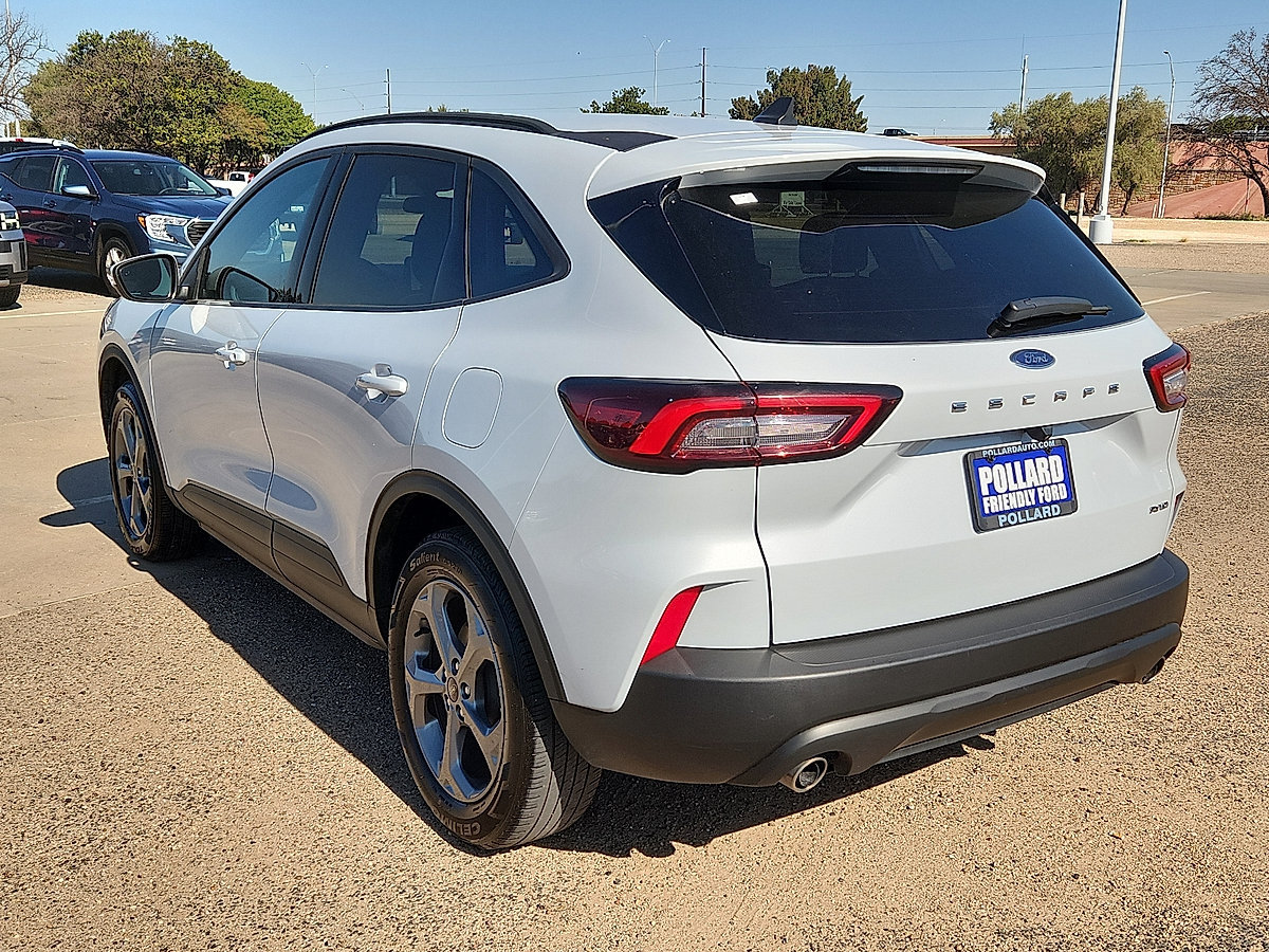 Certified 2025 Ford Escape ST-Line Select AWD/4WD image 3