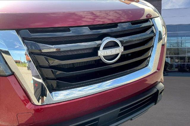 Used 2025 Nissan Pathfinder SV FWD image 32