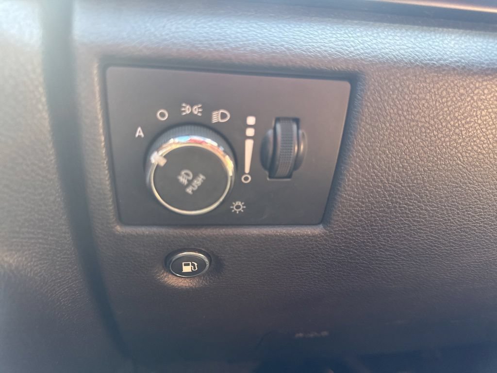Used 2019 Jeep Grand Cherokee Altitude AWD/4WD image 28