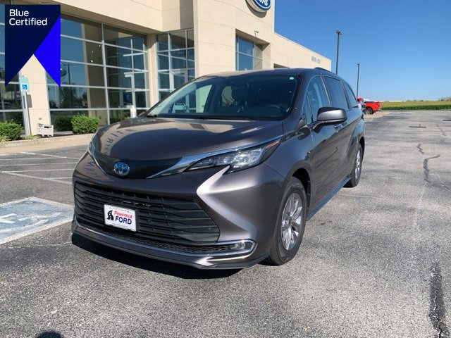 Used 2023 Toyota Sienna XLE image 1