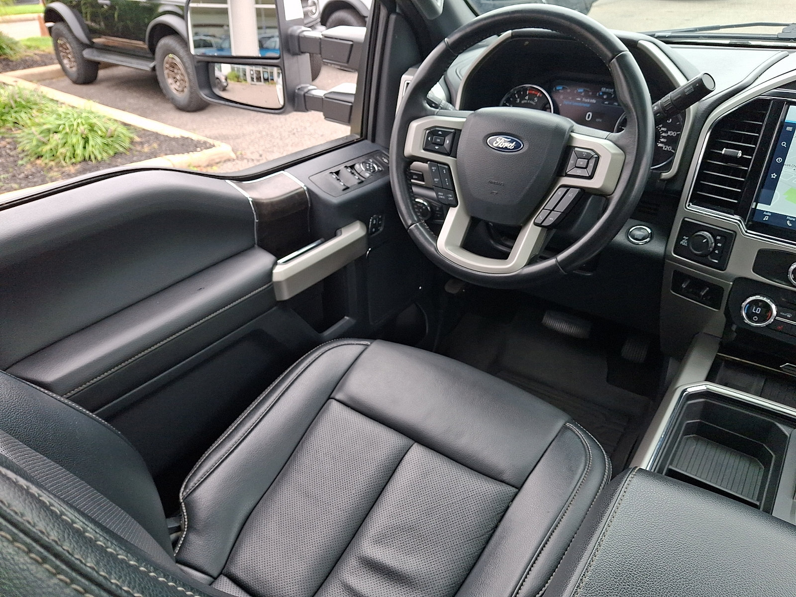 Certified 2022 Ford F350 Lariat w/ Tremor Off-Road Package AWD/4WD image 13