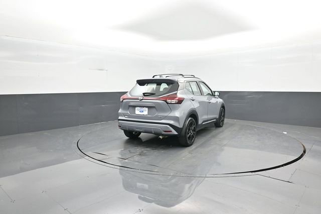 Used 2021 Nissan Kicks SR w/ SR Premium Package image 7