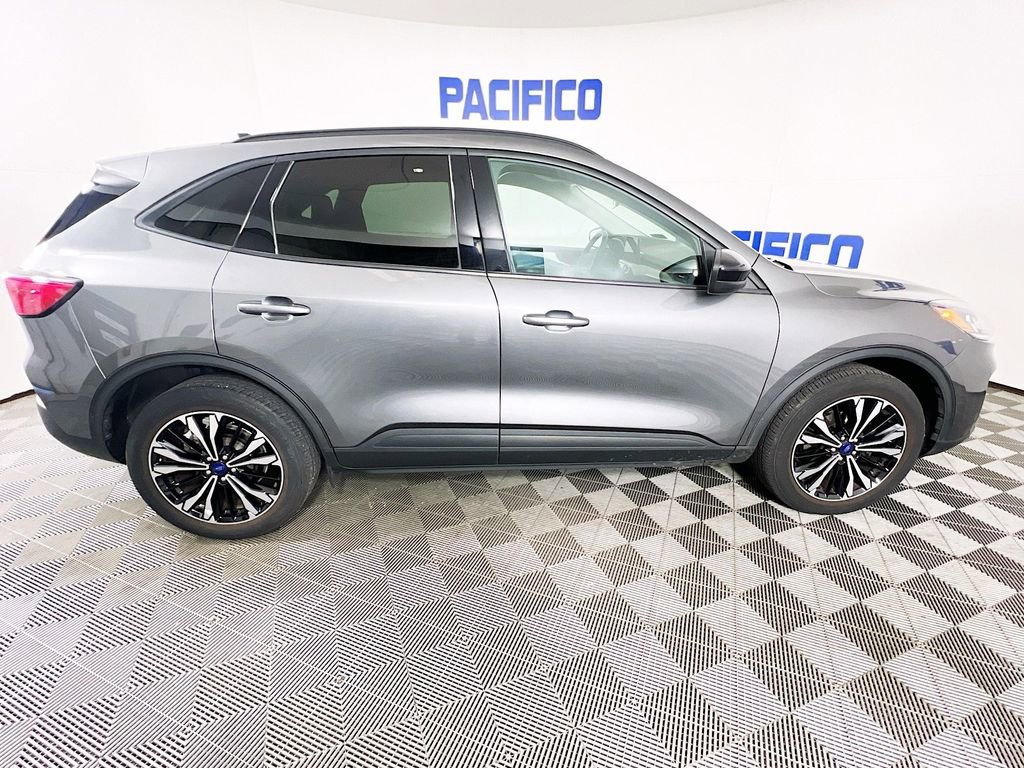 Certified 2022 Ford Escape SE w/ SE Sport Appearance Package AWD/4WD image 38