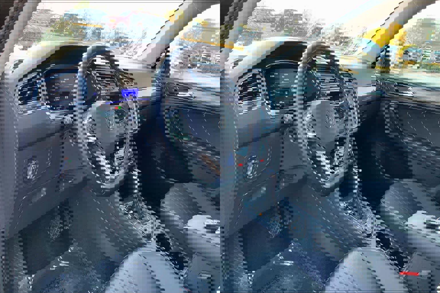 Used 2024 Volkswagen Tiguan SE image 15