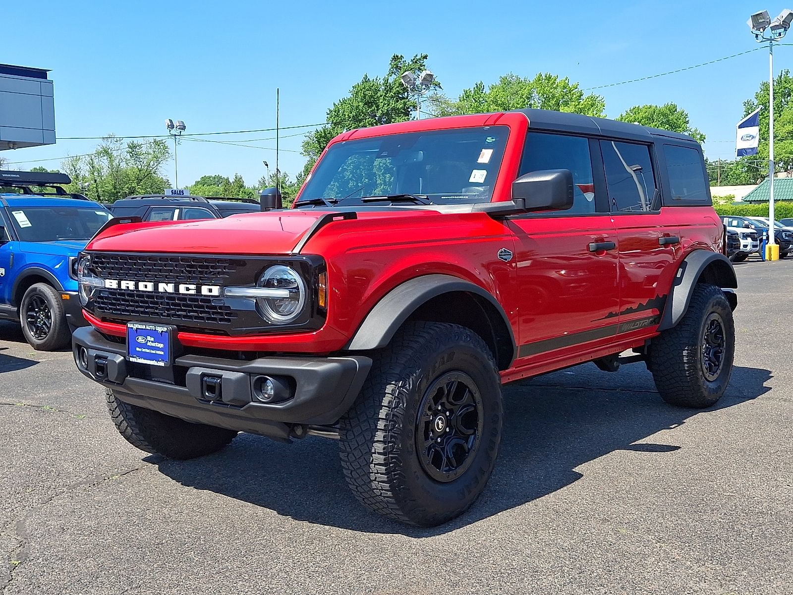 Certified 2023 Ford Bronco Wildtrak AWD/4WD image 3