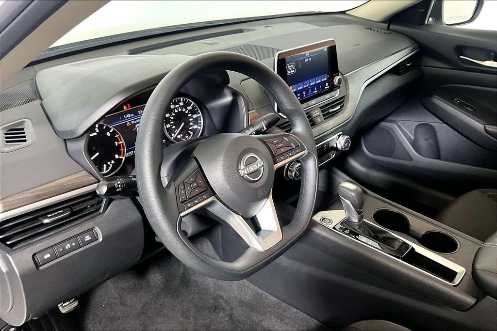 Used 2025 Nissan Altima 2.5 SV FWD image 10