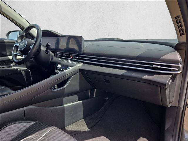 Used 2024 Hyundai Elantra Limited FWD image 21