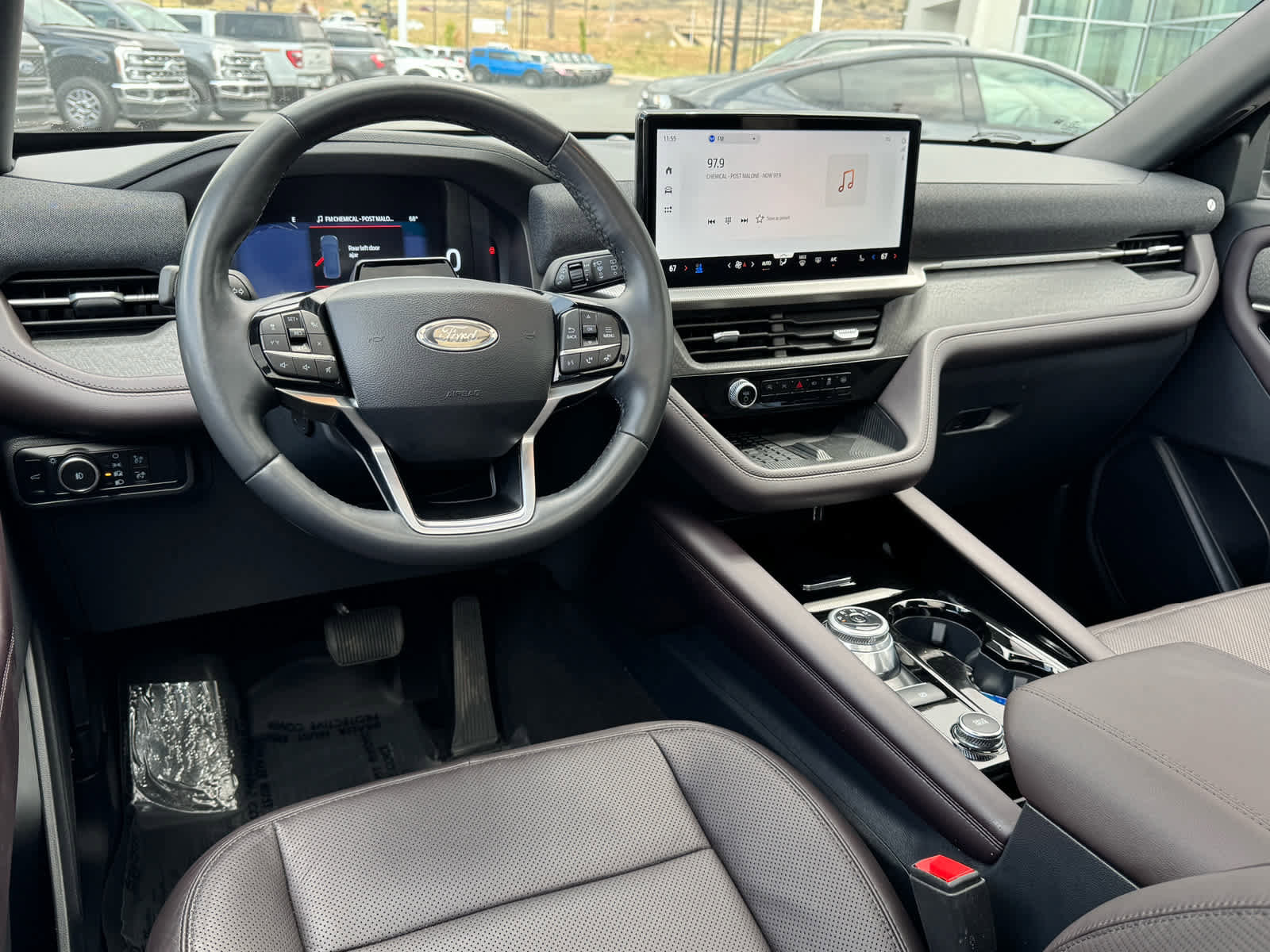 Certified 2025 Ford Explorer Platinum w/ Ultimate Package AWD/4WD image 24