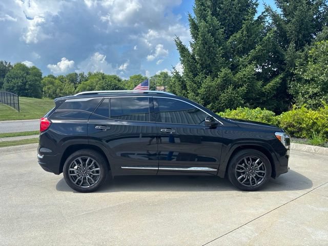 Used 2024 GMC Terrain Denali w/ Black Diamond Edition AWD/4WD image 7