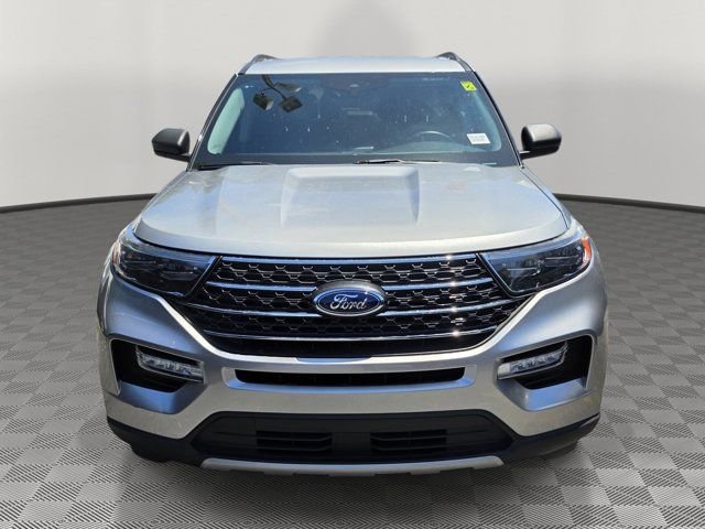 Certified 2023 Ford Explorer XLT w/ Equipment Group 202A RWD image 3