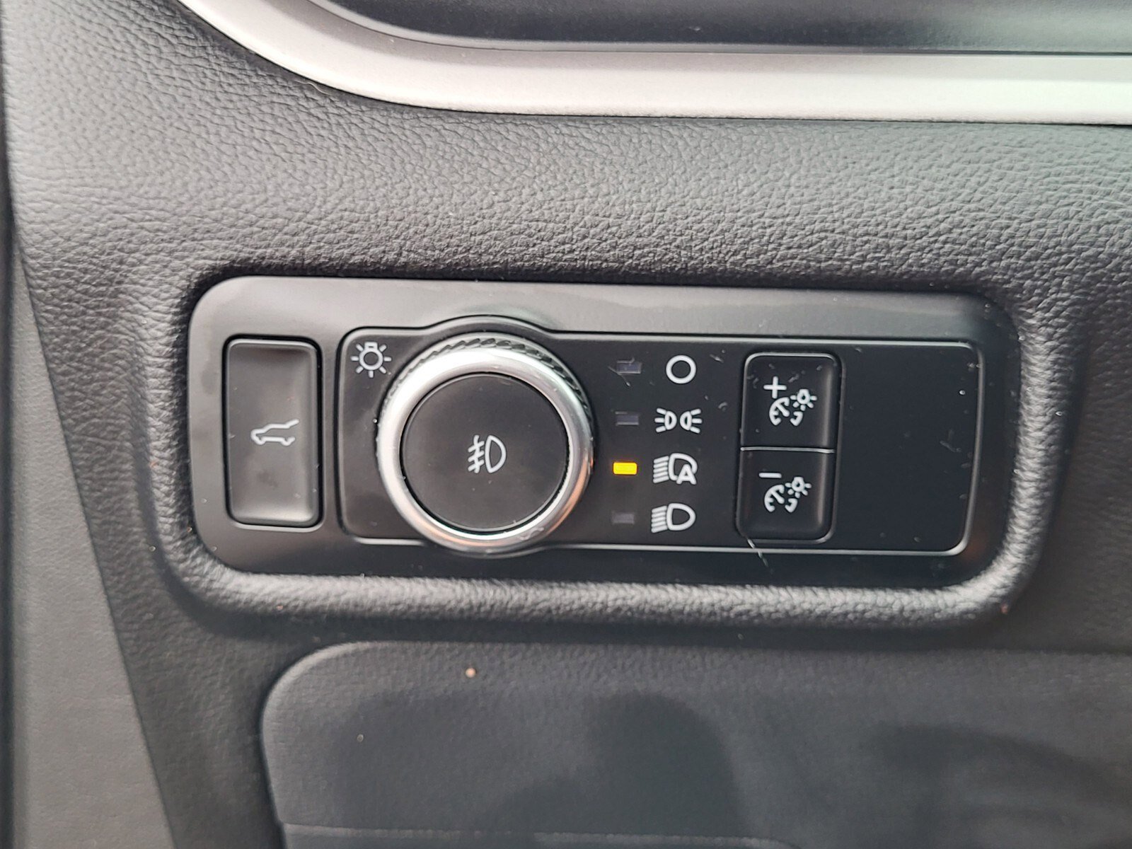 Certified 2023 Ford Explorer XLT w/ Equipment Group 202A RWD image 23