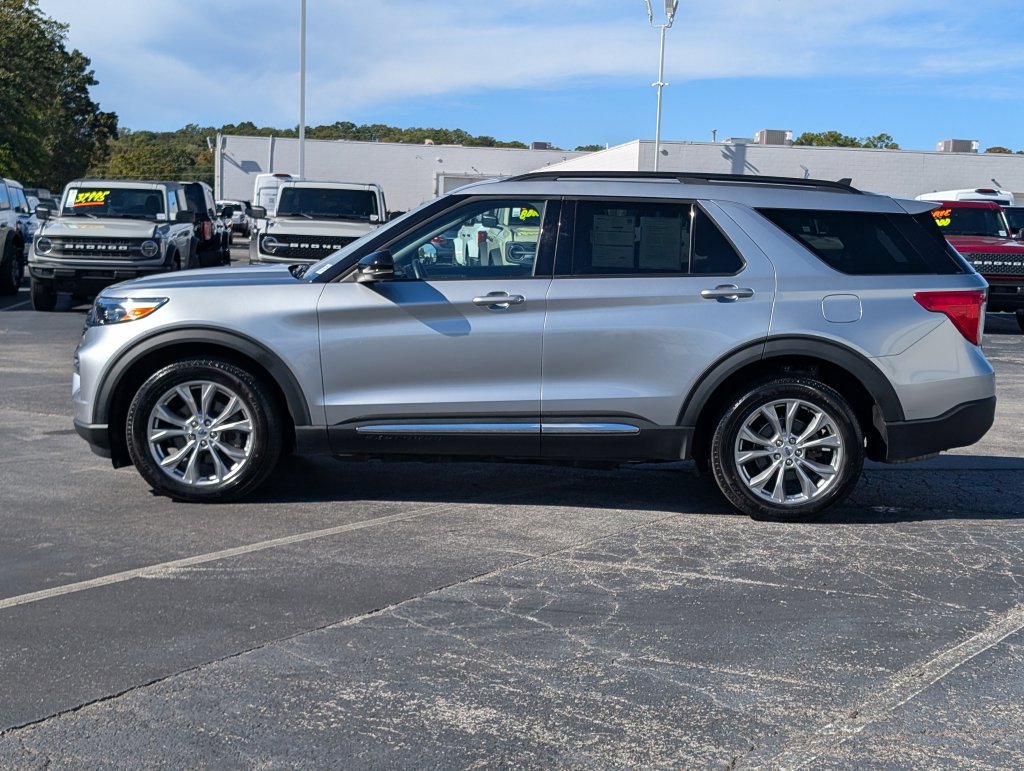Certified 2024 Ford Explorer XLT w/ Equipment Group 202A AWD/4WD image 5