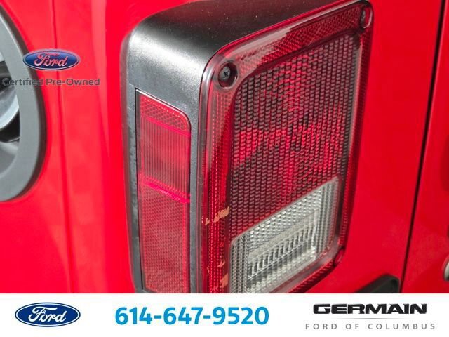 Used 2017 Jeep Wrangler Unlimited Rubicon w/ Connectivity Group AWD/4WD image 15